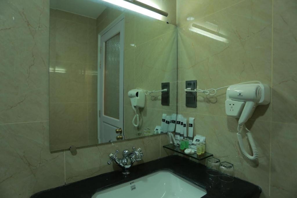 Silver City Hotel Мандалей Екстериор снимка